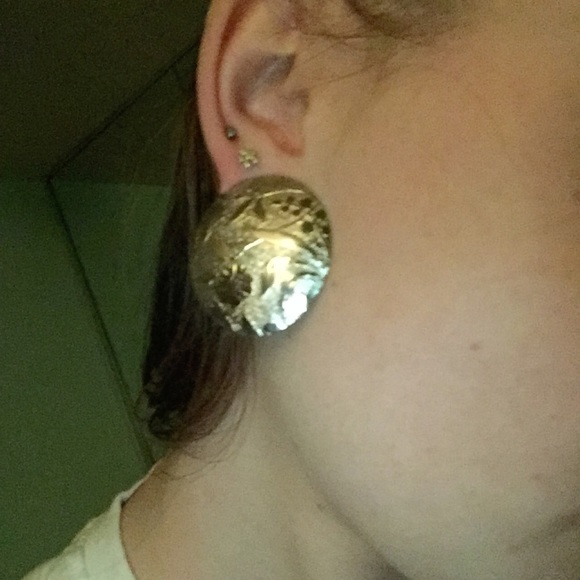 🌷FLORAL STAMPED SILVER VINTAGE EARRINGS🌷 - Picture 2 of 2